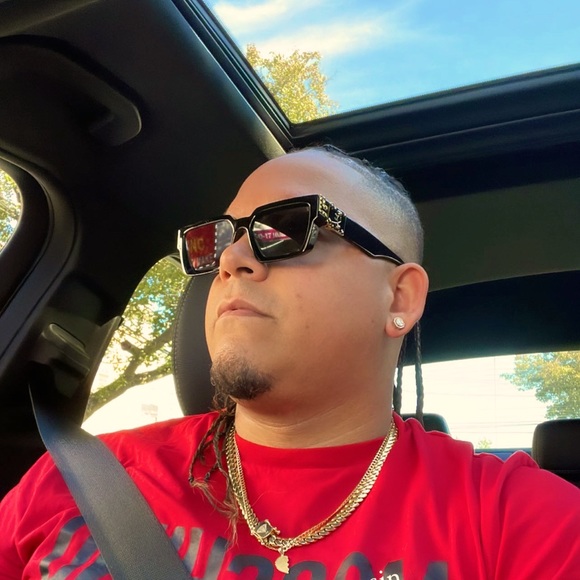 Meet your Posher, Julio - Picture 1 of 1